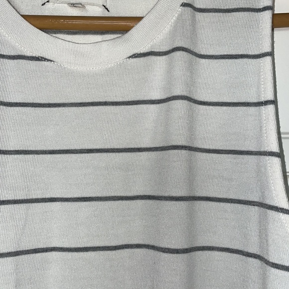 Lou & Grey casual dress with pockets and drawstring - Picture 3 of 5